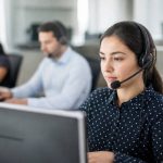 Centre d'appels : fonctionnement, avantages et critères de choix pour les entreprises